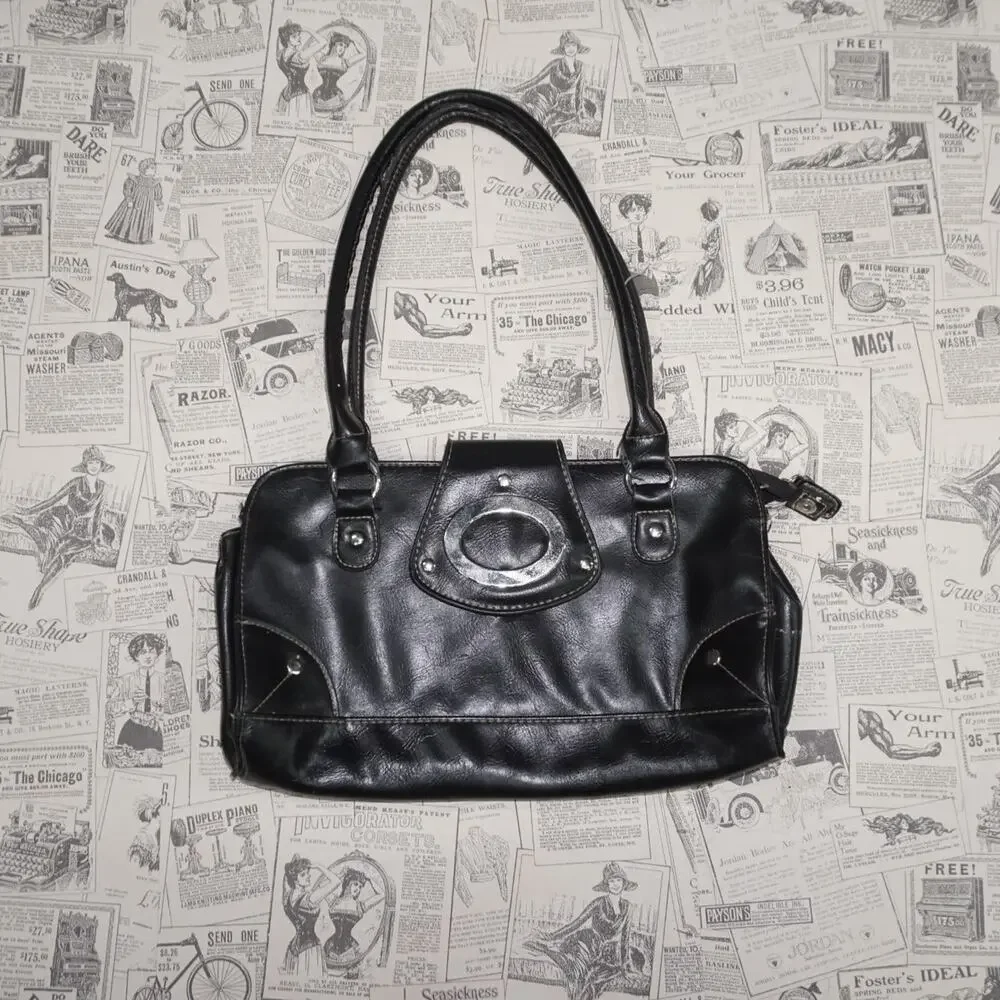Vintage Y2K American Vintage Accessories description leather